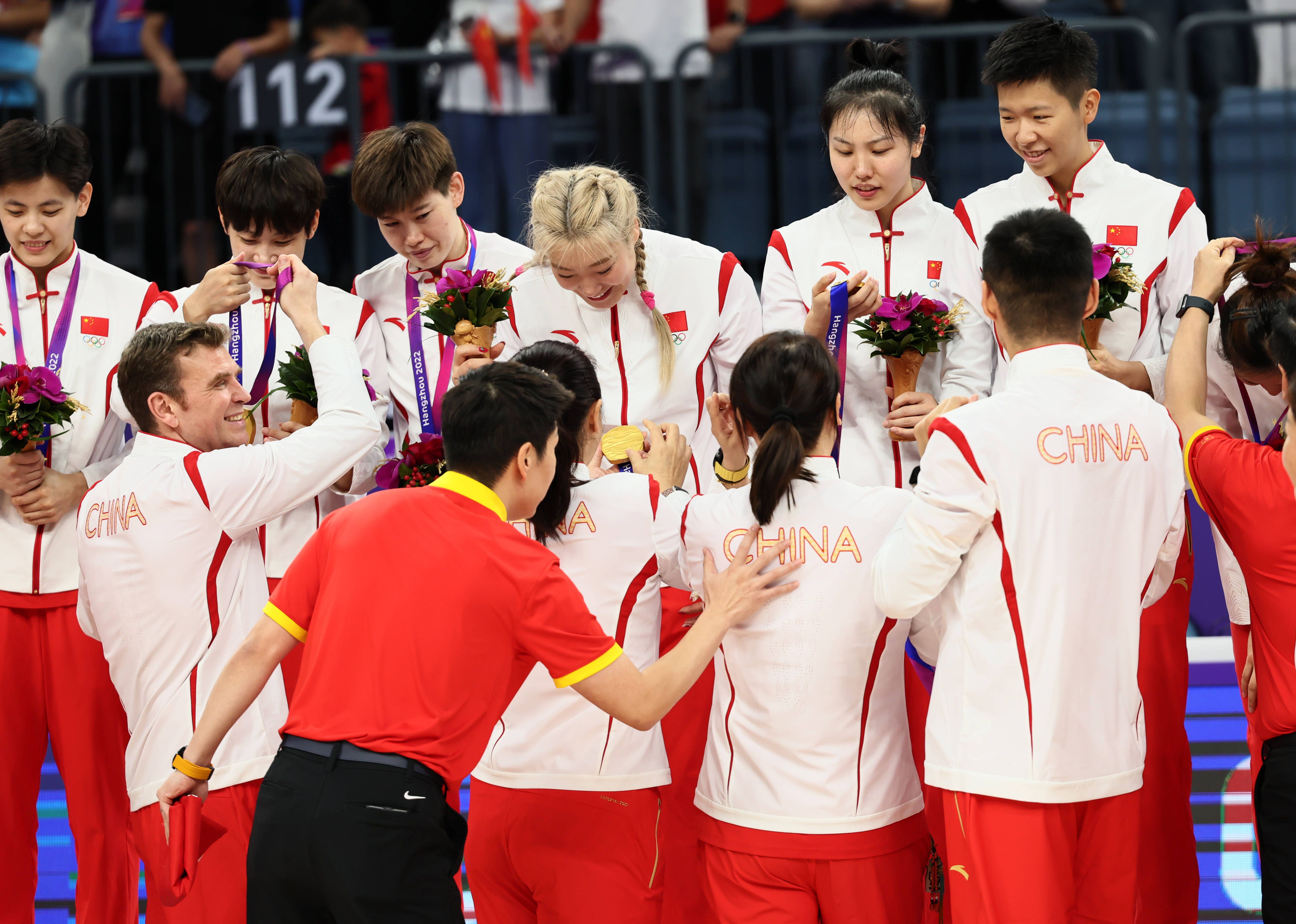 陈正道郭富城段奕宏携手打造极致悬疑陈正道继《催眠大师》、《记忆大师》之后，将改编天下霸唱悬疑冒险小说《循环》，讲述一段穿越时间黑洞的生死冒险；陈正道悬疑新主题探寻家庭伤害陈忠和，是中国女排的中兴英雄